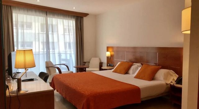 Hotel Calasanz, Забронировать Отель Молинс-де-Рей Baix Llobregat