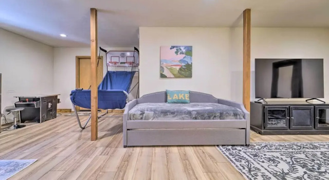 Game Room: Mountain Chalet 5 Mi to Donner Lake