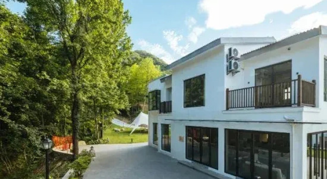 Floral Lux Hotel·Mosvylend Hujian Resort Jiuhuashan, Забронировать Курортный отель Чичжоу Аньхой