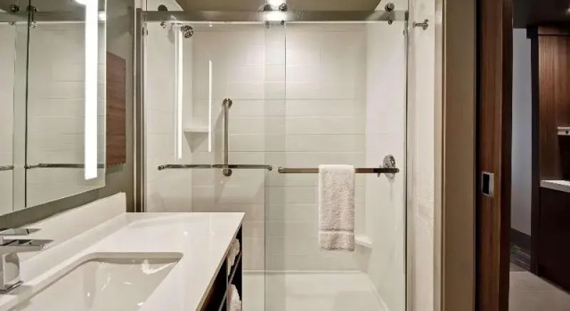 Двухместный номер Standard с видом на канал Hilton Garden Inn Lansing West