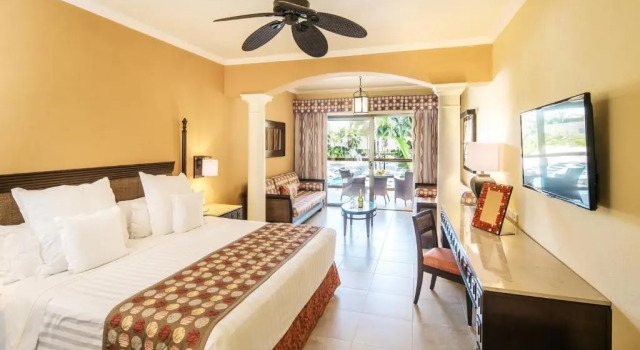 Полулюкс Premium Level с видом на бассейн Barceló Maya Palace - All Inclusive