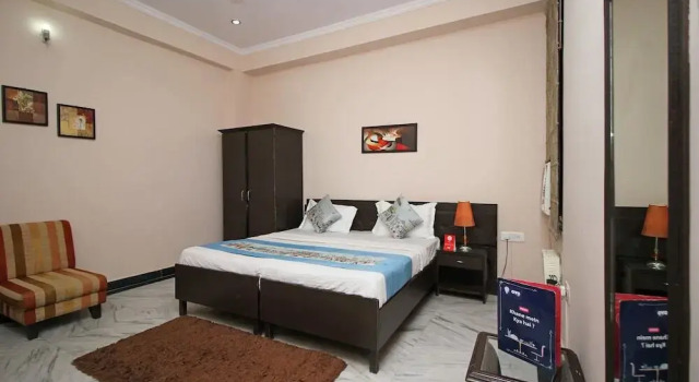 OYO 439 Hotel Queens Inn