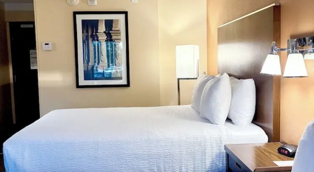 Четырёхместный номер Standard Destination Inn Waterloo