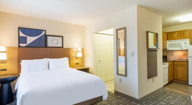Двухместный номер Standard Staybridge Suites Milwaukee Airport South by IHG