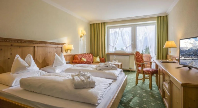 Naturhotel Alpenblick, Varaa Hotelli Maurach Achensee