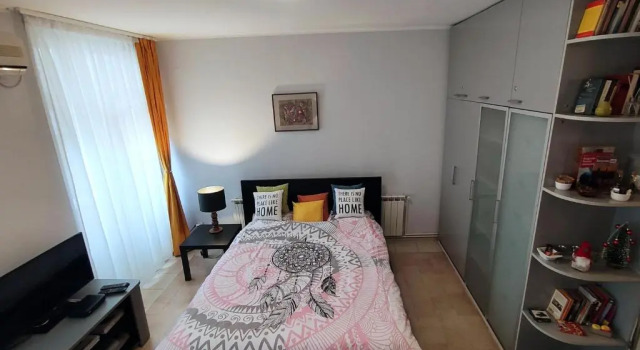 Апартаменты City Center Lovely Studio Apartment