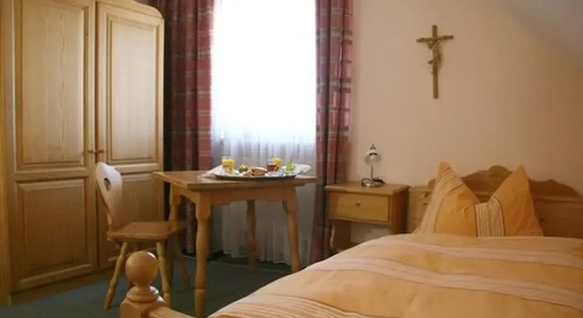 Landgasthof Stangl, Buchen Sie Hotel Moosinning Oberbayern
