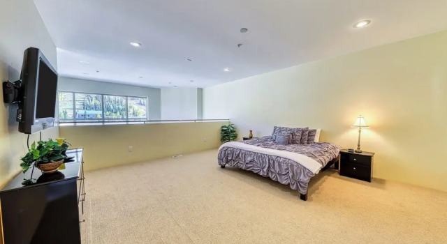 Modern 1BR Mountain View Balcony Steps to Lift, Rezerwuj Hotel Hotele w Iron County z parkingiem, Parking