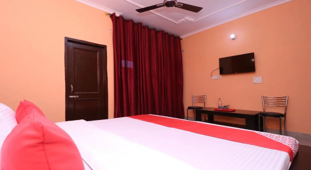 Oyo 28325 Dhillon Residency