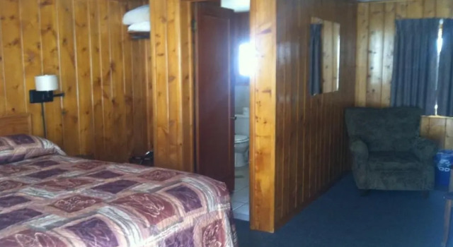 Номер Standard с красивым видом из окна Canyon Motel near Rocky Mountain National Park
