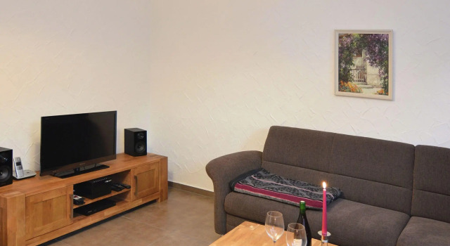 Barrier-free, modern apartment with terrace at the foot of Hallenburg Castle