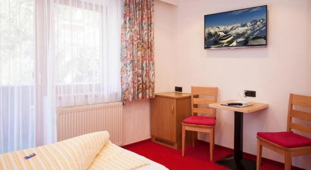 Apart Pension Anja, Rezerwuj Hotel Hotele w Tyrol z parkingiem, Parking