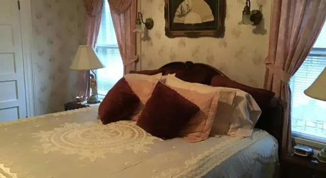 Люкс Deluxe Brookview Manor Inn