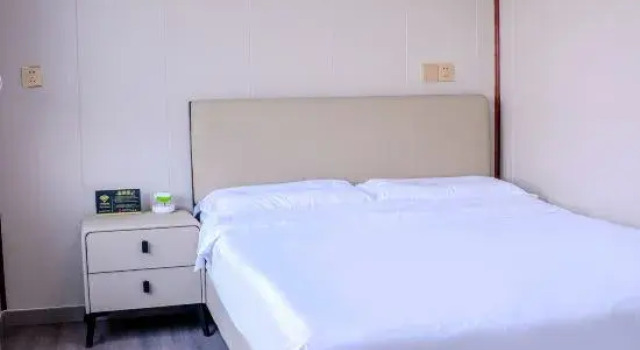 Люкс с 2 комнатами Yililan Hotel (Baiyangdian Never-Sleeping City Branch)