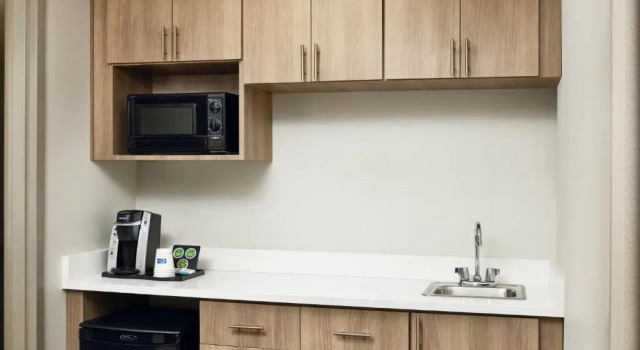 Люкс Deluxe Holiday Inn Express Hotel & Suites Port St. Lucie West by IHG
