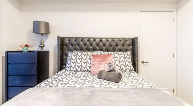 Modern 1BR With City View - Heart of DT Toronto, Забронировать Отель Торонто Greater Toronto Area, рядом с Театр Принцесса Уэльса