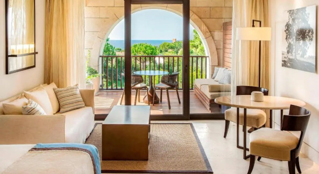 Двухместный номер Deluxe с балконом и с частичным видом на море The Romanos, a Luxury Collection Resort, Costa Navarino