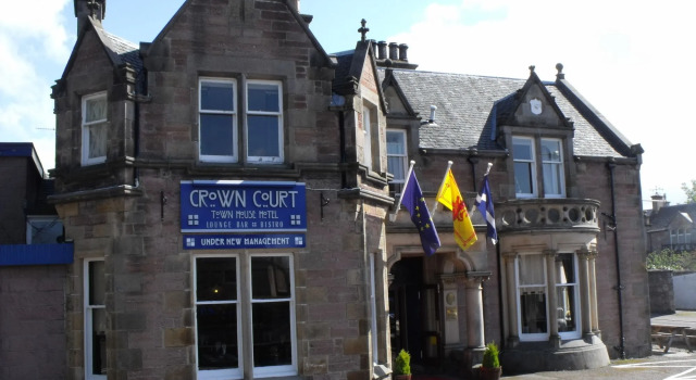 Crown Court Hotel & Bar.