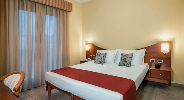 Четырёхместный номер Standard с балконом Hotel La Fenice