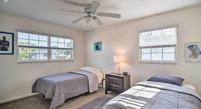 Коттедж с 4 комнатами Seminole Home: 1 Mi to Indian Shores Beach!