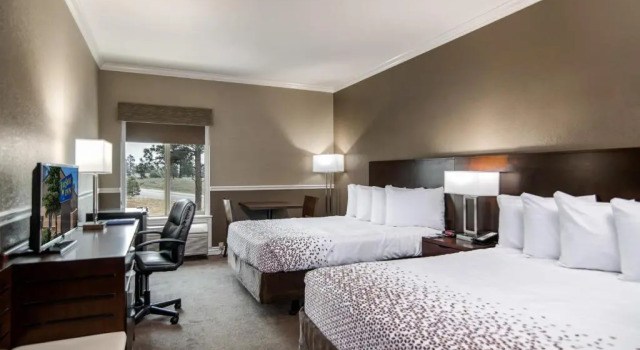 Четырёхместный номер Standard Hillside Inn Pagosa