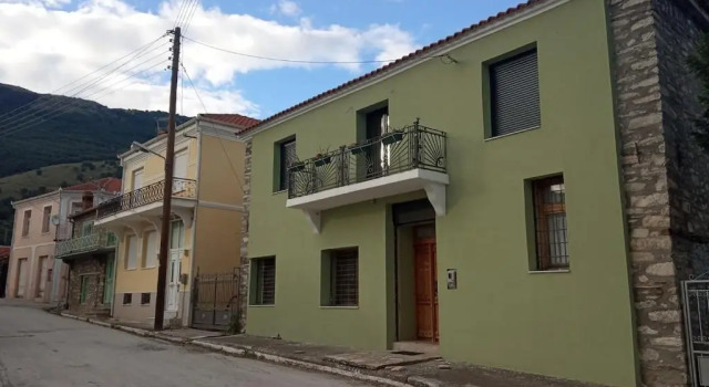 Sklithro's stonehouse, Book Hotel  