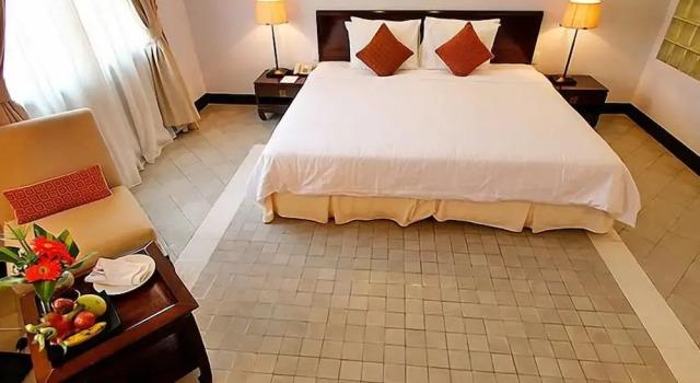 Двухместный номер Deluxe с балконом и с видом на сад Villa Hue Hotel