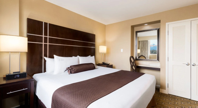 Номер Standard с видом на город River Rock Casino Hotel