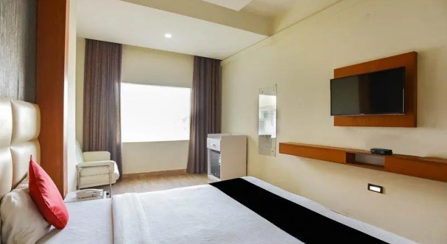 Collection O 68037 Comfort Residency near Medanta Hospital