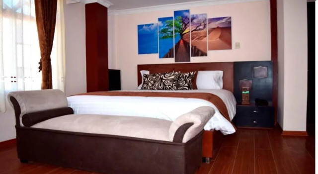 Люкс с видом на город La Kapital Hotel