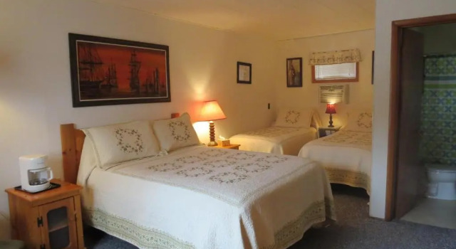 Четырёхместный номер Classic The Pines Country Inn