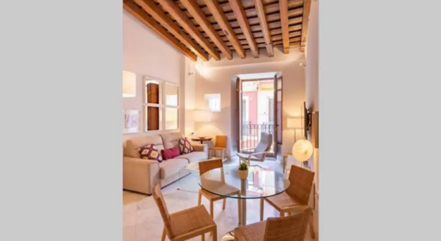 Hernando Colon Deluxe Suite by Valcambre
