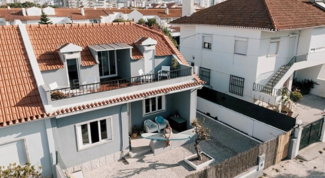 SURFbase Lisbon, Забронировать Отель «постель и завтрак» Отели Costa Azul с парковкой, Парковка