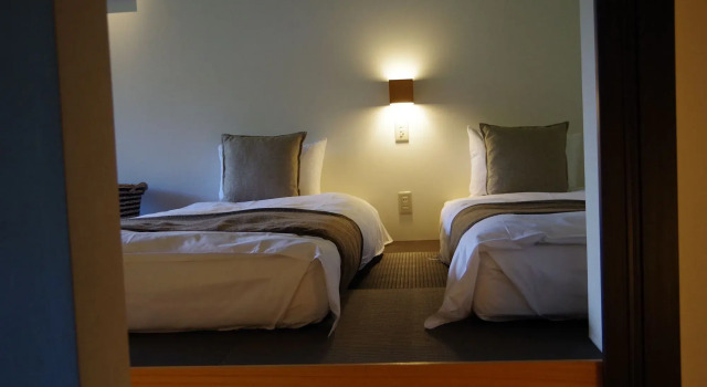 Sandal Wood, Prenota Hotel Minamitane 