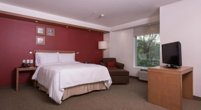 Полулюкс Hampton by Hilton Guadalajara Expo