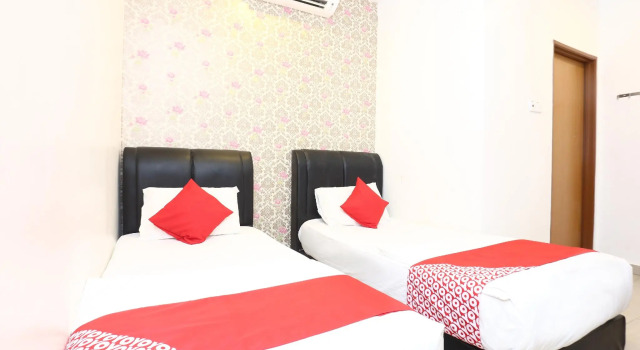 Двухместный номер Deluxe OYO 718 MR J Hotel Wakaf Che Yeh 1
