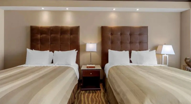 Четырёхместный номер Standard Best Western Premier Denham Inn & Suites