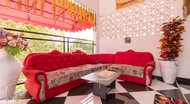 RedDoorz Near Tugu Coklat Pesawaran Lampung, Book Hotel Bandar Lampung Sumatra