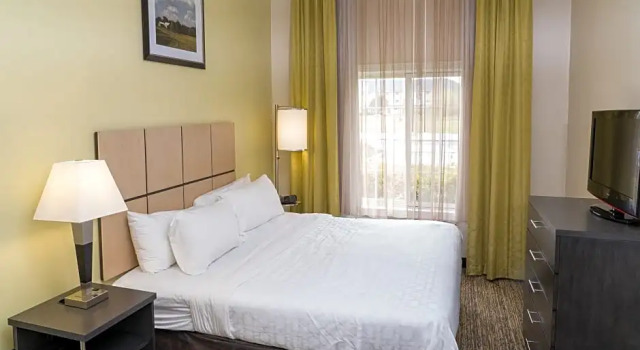Двухместный люкс c 1 комнатой Candlewood Suites Saint Joseph - Benton Harbor by IHG