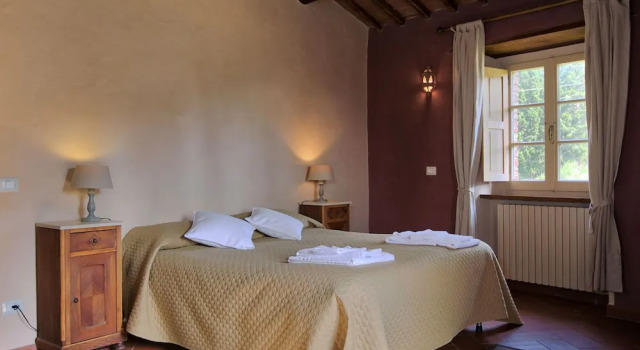 Hill-view Apartment in Lucignano With Private Terrace, Book Lejlighed Lucignano 