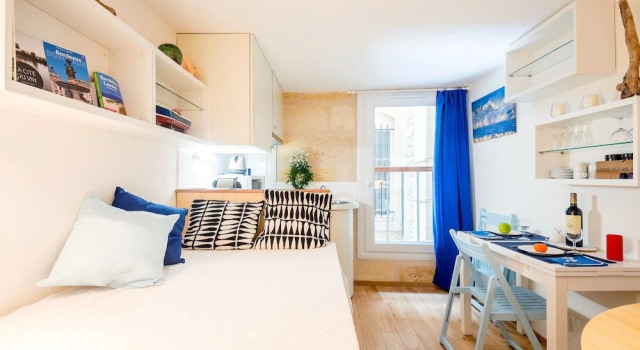 A "boat Cabin" in the Heart of Bordeaux