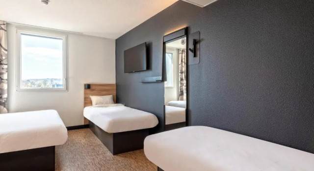 Четырёхместный номер Standard B&B HOTEL Landerneau Bois Noir