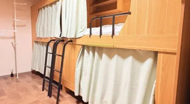 Кровать в общем номере (мужской номер) Bay Inn Hostel