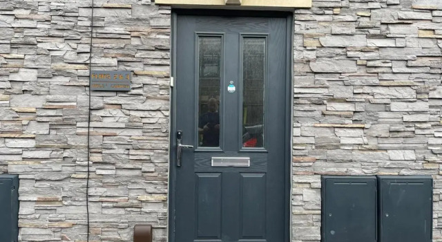 NEW Cosy & Secure - 2 Bed - Free WIFI - Modern & Functional