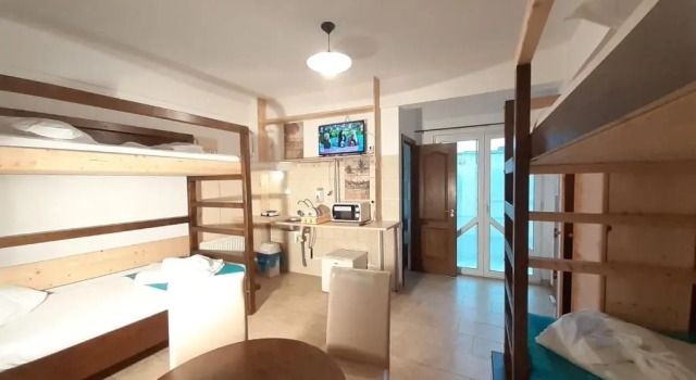 Четырёхместный номер Premium Taxi Hostel