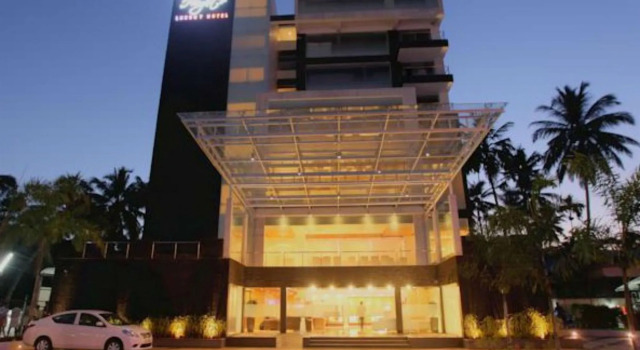 Diana Heights, Boek Hotel Angamali New Delhi