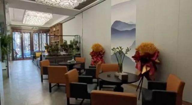 Tianzhuyuan Intelligent Hotel (Baiyin Jingtai People's Cultural Square Railway Station)
