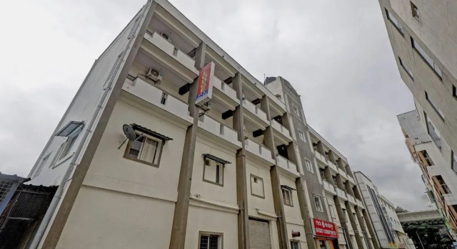 Guru Comfort, 100m from Apollo Hospital, Забронировать Отель Бангалор штат Карнатака, рядом с Indian Institute of Management Bangalore