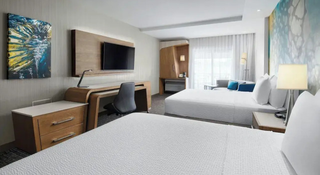 Четырёхместный номер Superior с балконом Courtyard by Marriott Port of Spain