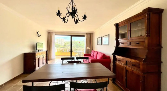 One bedroom, high floor, ocean views, pool y free wifi in all common areas, Prenota Hotel Hotel a Tenerife con piscina, Piscina
